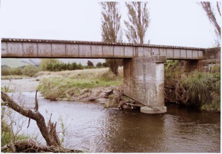 Tokomaru River rail bridge