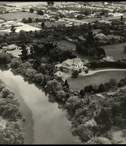 Oblique Aerial Photographs of Caccia Birch House, 1940 2