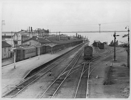 Palmerston North Railway Station, Main Street