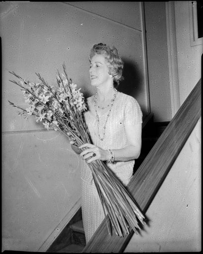 "Miss Julia Clements" - Floral Artist - Resource cover image