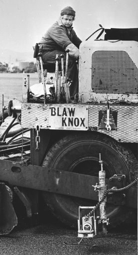 Resealing the runway, Milson Airport