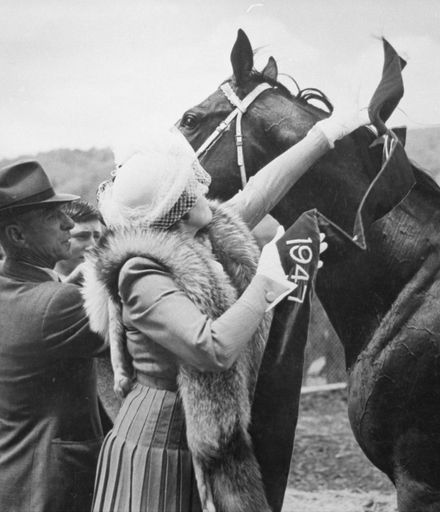 George W New, with Thimble, winner of the 'Wellington Guineas' horse race