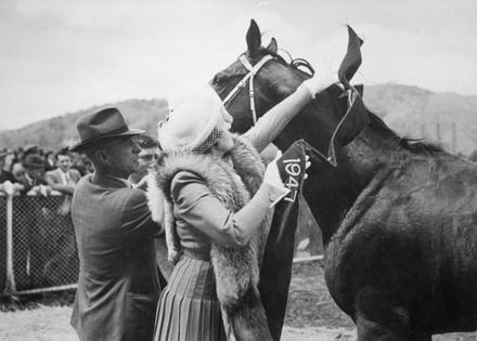 George W New, with Thimble, winner of the 'Wellington Guineas' horse race