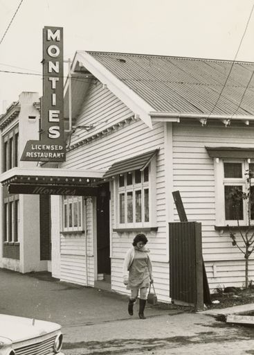 Monties Licensed Resturant, Broadway Avenue