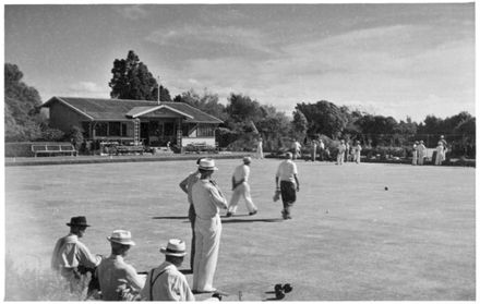 Bowling at the Takaro Bowling, Tennis and Croquet Club