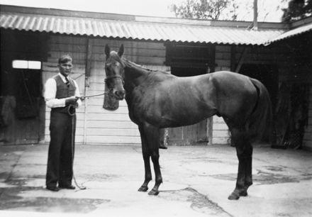 George T. New with "Thimble"