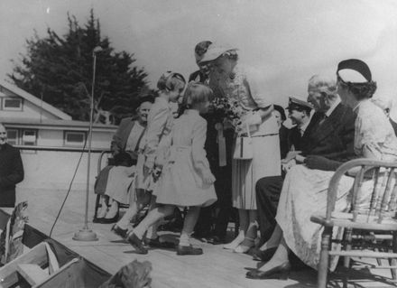 Opening the Rongotea and Districts War Memorial