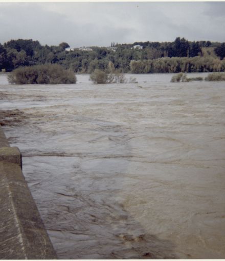 Flood of 1965 - Manawatū River from Fitzherbert Bridge