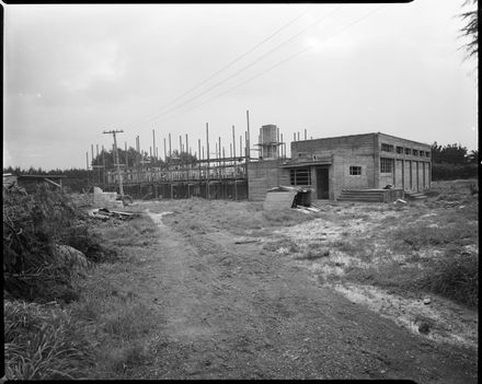Unidentified building under construction - Resource cover image