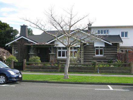 ‘Log Cabin’ house, 170 Russell Street