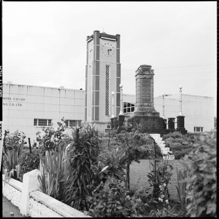 [Taihape clock tower and cenotaph.] - Resource cover image
