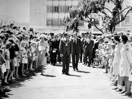 Queen Elizabeth II with Mayor Brian Elwood