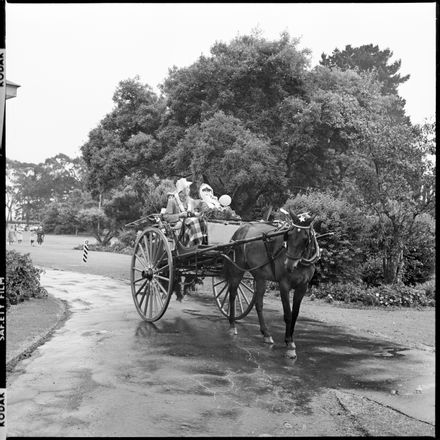 [Horse & Cart Carrying Father Christmas]
