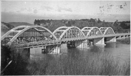 Construction of Fitzherbert Bridge