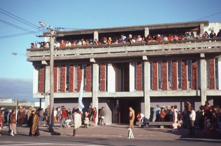 Te Roopu o te Matakite hīkoi arrives at Te Rau Aroha Māori Battalion Hall