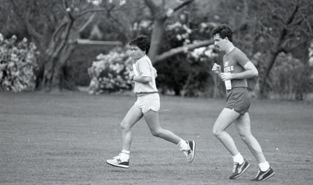 2022N_2017-20_040088 - Manawatu Evening Standard Fun Run 1984