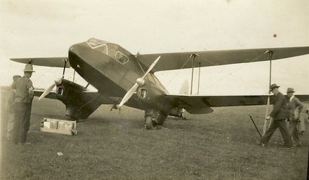 De Havilland 89a Dragon Rapide, "Tainui" at Milson Aerodrome. - Resource cover image