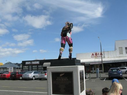 "Yarn Bombing" of Charles Monro Statue