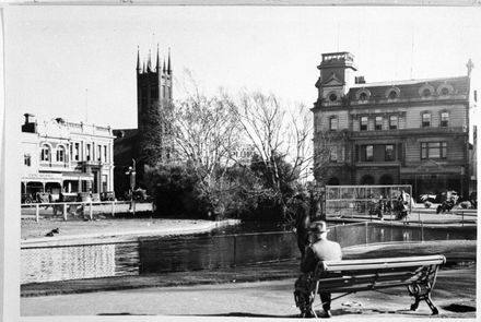 Square Gardens and The Lakelet