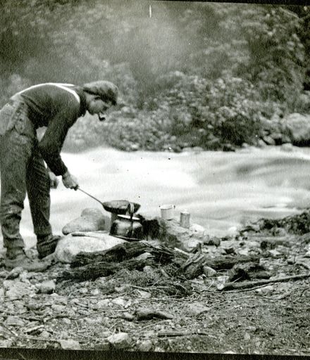 Les Davis cooking trout, Kahutarawa Gorge