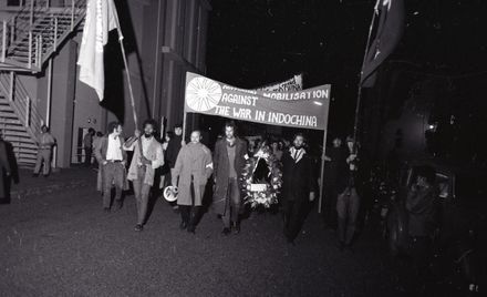 "2000 in Peaceful March Against War" "2000 in Peaceful March Against War"