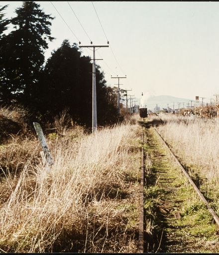 Railway tracks, Pioneer Highway