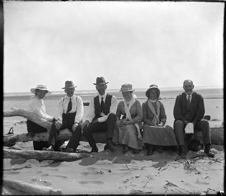 Unknown group - Berry Family Collection - Resource cover image