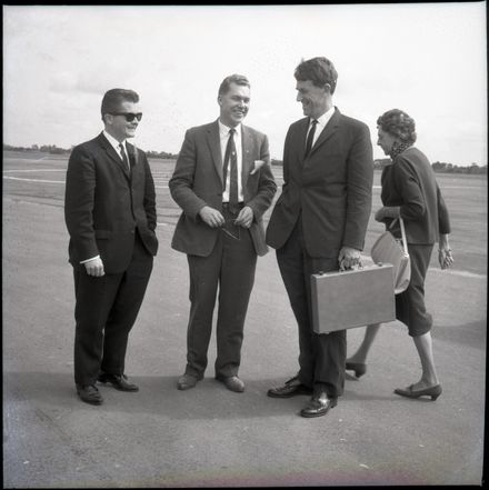 Sir Edmund Hillary at Milson Airport - Resource cover image