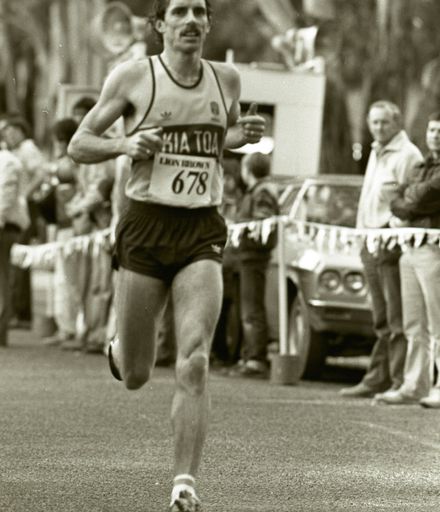 2022N_2017-20_039940 - Manawatu Lion Brown half-marathon 1984