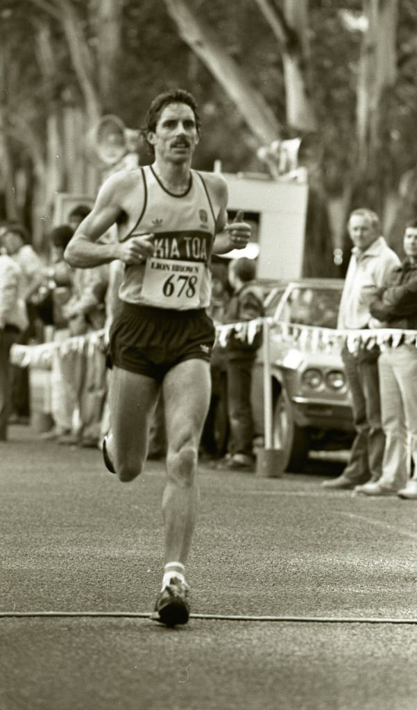 2022N_2017-20_039940 - Manawatu Lion Brown half-marathon 1984