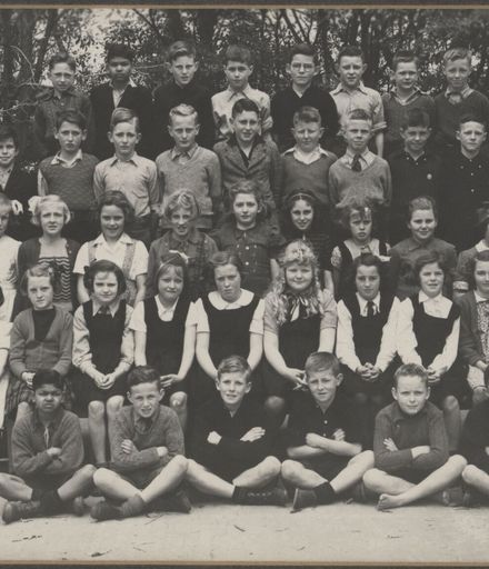 Terrace End School - Standard 3 and 4, 1944