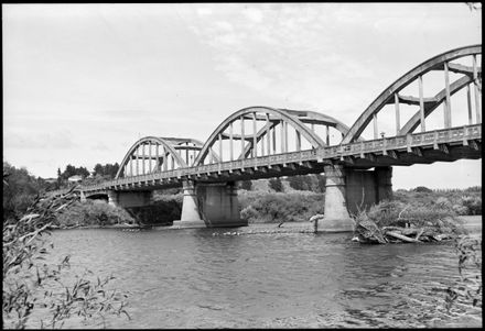 "Graceful Entrance to Manawatu City" - Fitzherbert Bridge