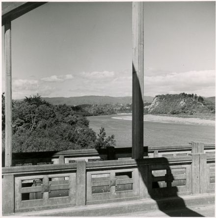 Manawatū River, looking eastwards from the second Fitzherbert Bridge