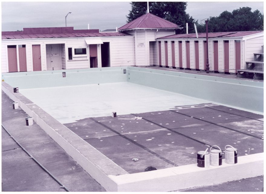 2022P_TESchool-S7-V3_039853 - Painting the Terrace End School pool