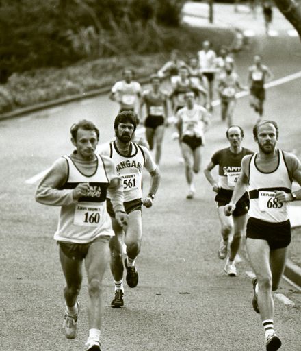 2022N_2017-20_039924 - Manawatu Lion Brown half-marathon 1984