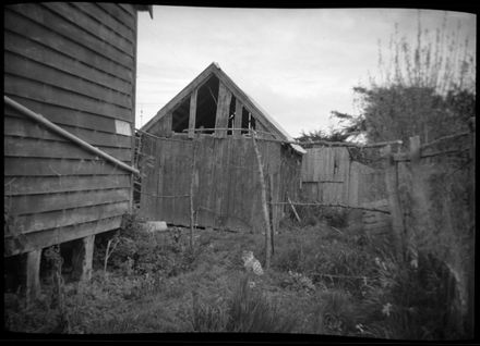 The orginal whare of the Dahlstrom family, Roberts Line - Resource cover image