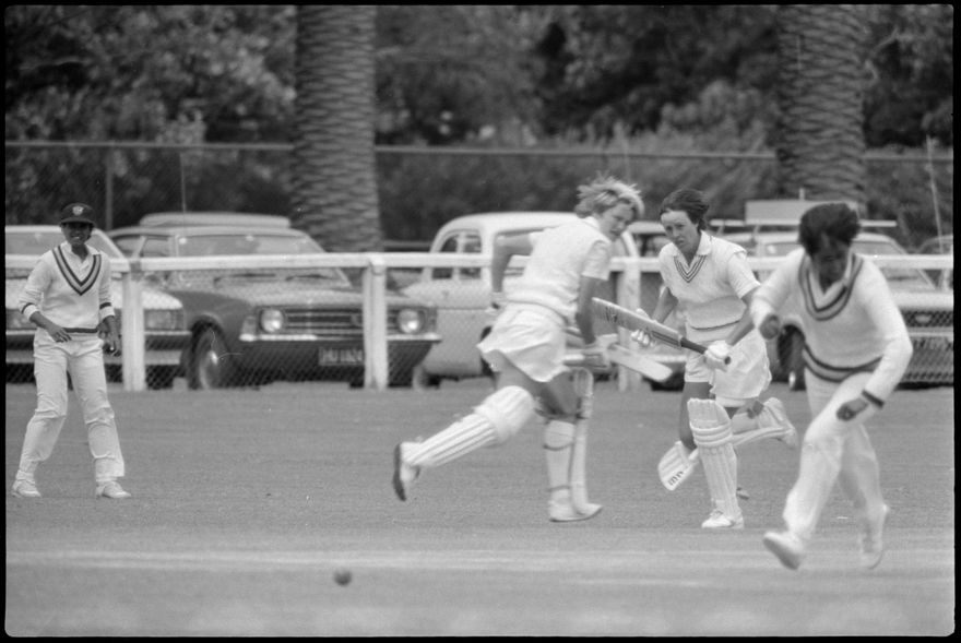 "Kiwi side keeps final bid alive"