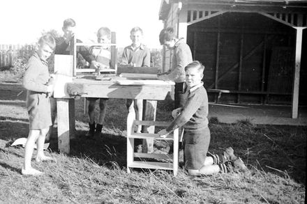 Carnarvon School woodwork class