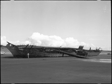 Page 3: "Hydrabad" shipwreck, Waiterere Beach