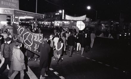 "2000 in Peaceful March Against War"