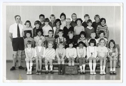 Highbury School - Class photo Room 15 1973 - Resource cover image
