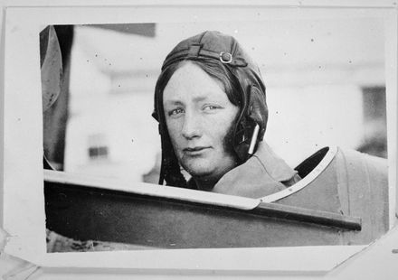 Aroha Clifford, pilot