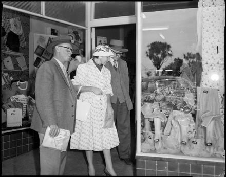 "Australian Souvenir Hunters" Visiting Palmerston North