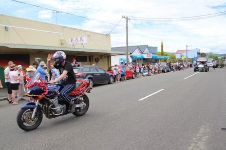 15th Ashhurst Christmas Parade, 2016. - Resource cover image
