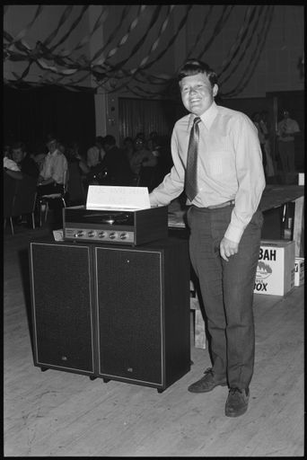 Unknown Xmas party - Resource cover image