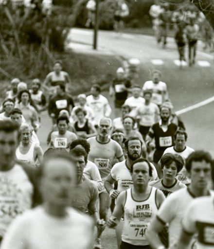 2022N_2017-20_039925 - Manawatu Lion Brown half-marathon 1984
