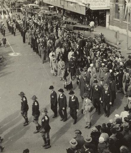 Parade to mark the coronation of George VI and Queen Elizabeth