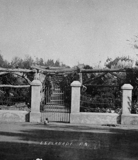Fitzherbert Avenue entrance to Victoria Esplanade