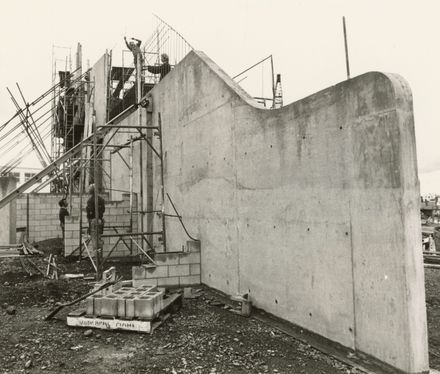 Globe Theatre under construction, Main Street