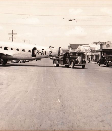 Aeoplane towed by truck, corner of Featherston and Rangitikei Streets